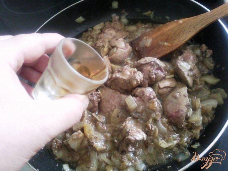 Фото приготовление рецепта: Паштет из куриной печени с желе из чернослива шаг №3