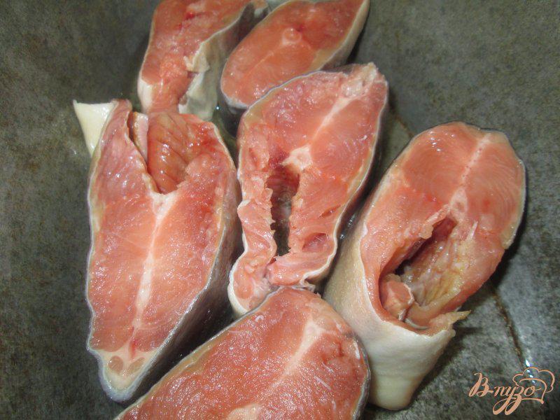 Фото приготовление рецепта: Картошка с горбушей, тушеная в казане шаг №2