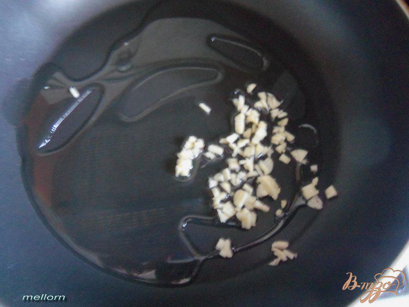 Фото приготовление рецепта: Фарфа́лле с баклажанами в томатном соусе шаг №1