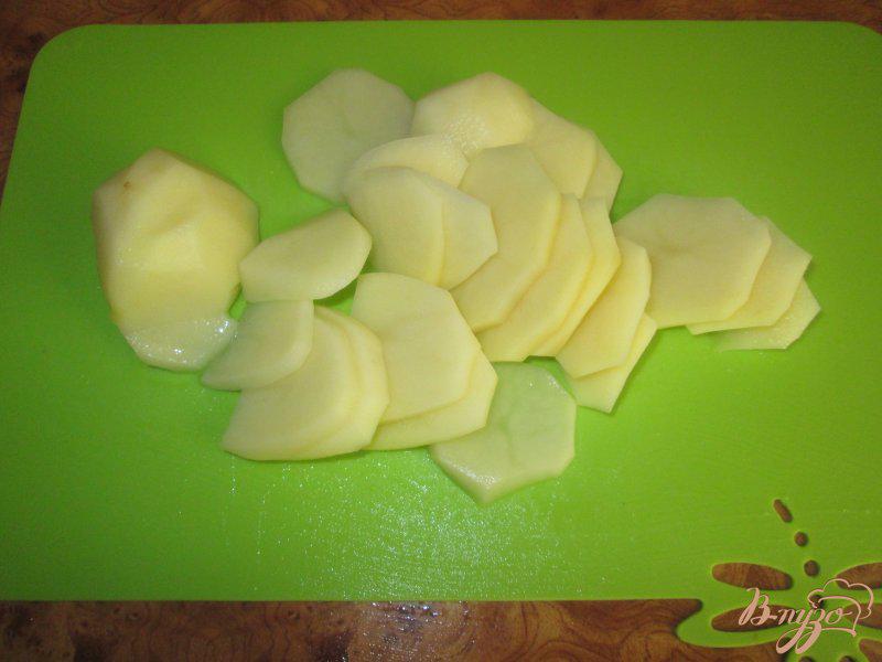 Фото приготовление рецепта: Запеченная голень индейки с картофелем шаг №8