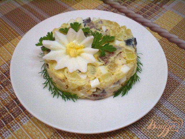 Фото приготовление рецепта: Картофельный салат с копченой иваси шаг №9