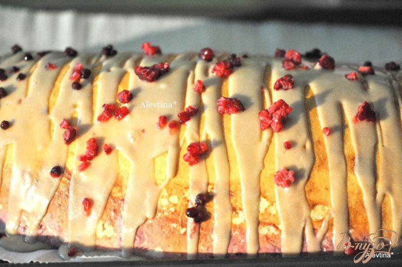 Фото приготовление рецепта: Сладкий пирог с начинкой творожно-ягодной шаг №7