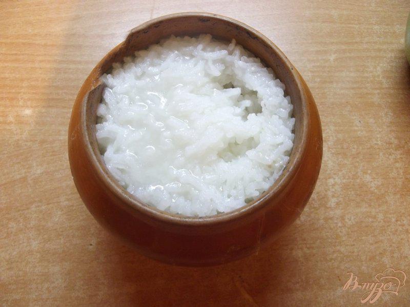Фото приготовление рецепта: Рис в горшочке со шкварками шаг №4