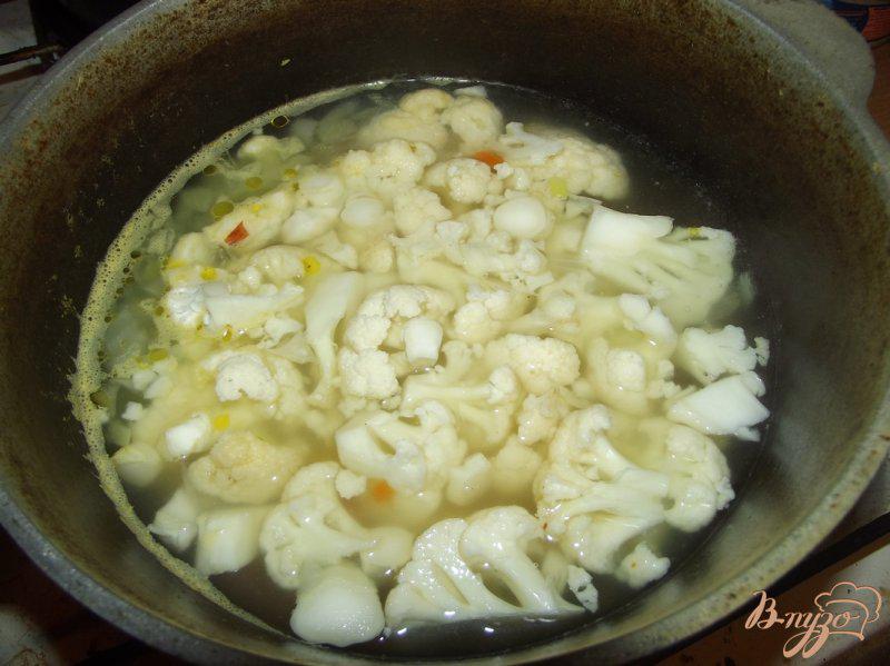 Фото приготовление рецепта: Суп из цветной капусты с тимьяном шаг №4