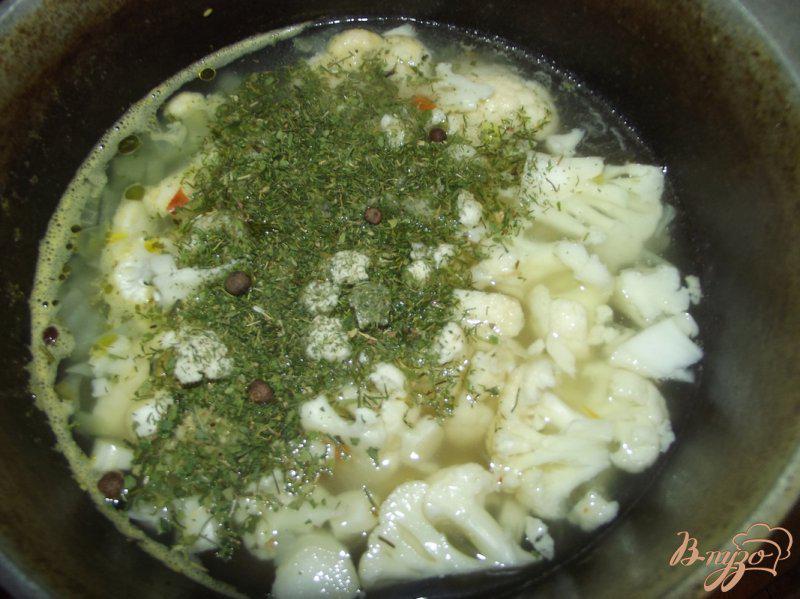Фото приготовление рецепта: Суп из цветной капусты с тимьяном шаг №5