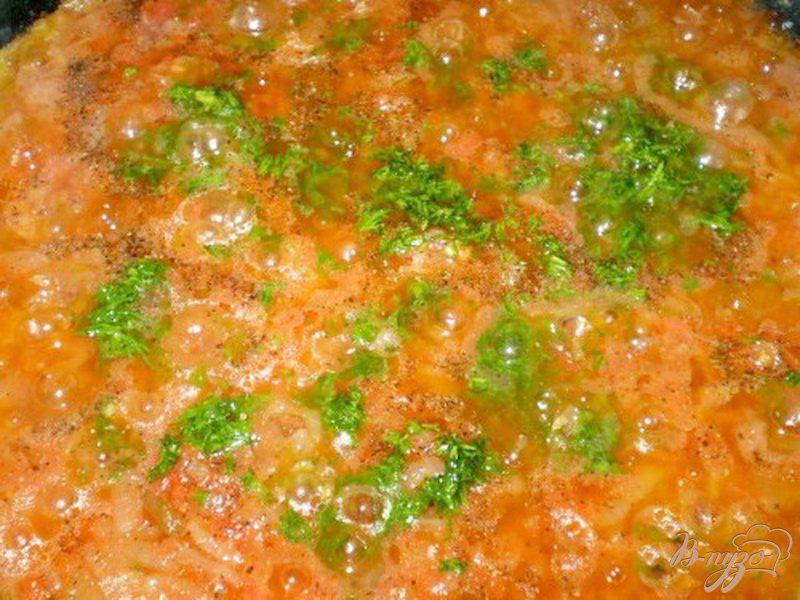 Фото приготовление рецепта: Макароны с кисло-сладким соусом из кислых огурцов и томатов шаг №3