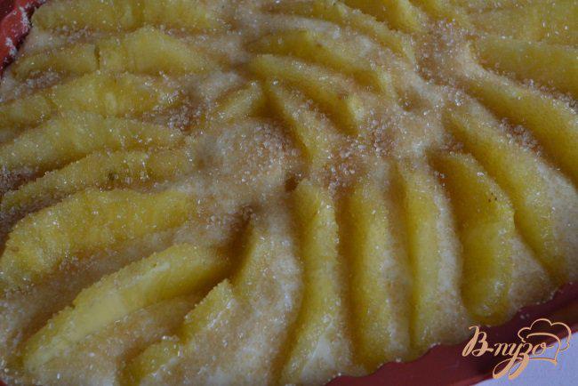 Фото приготовление рецепта: Кокосово-сметанный бисквит с ананасом шаг №6