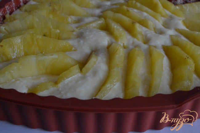 Фото приготовление рецепта: Кокосово-сметанный бисквит с ананасом шаг №5