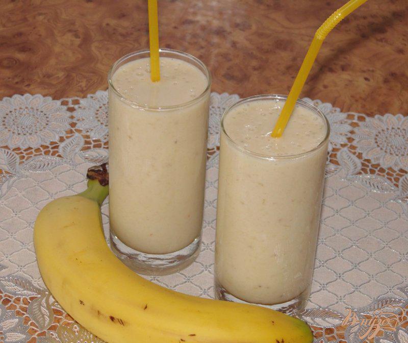 Фото приготовление рецепта: Бананово-апельсиновый смузи шаг №5