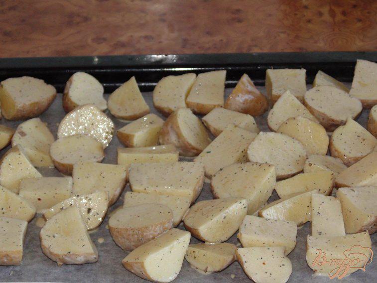 Фото приготовление рецепта: Запеченный картофель со специями шаг №3