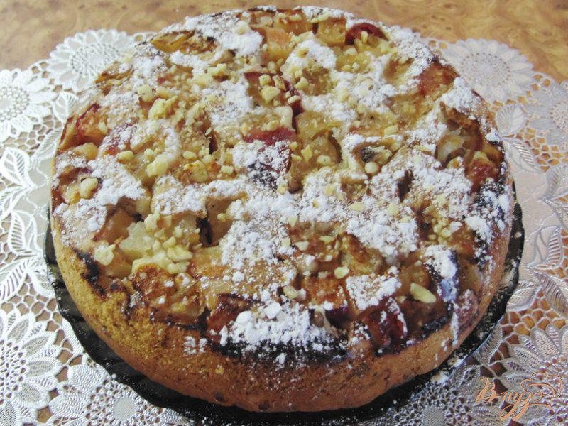 Фото приготовление рецепта: Пирог яблочный с грецкими орехами шаг №6