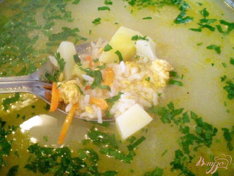 Фото приготовление рецепта: Рисовый суп с икрой карася шаг №4