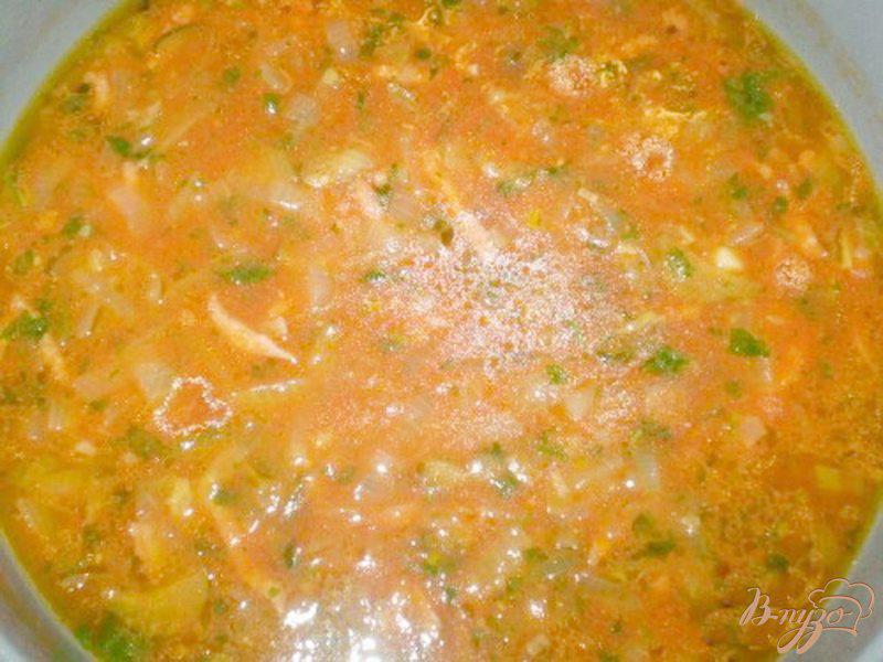 Фото приготовление рецепта: Подливка томатная с жареными огурцами шаг №4