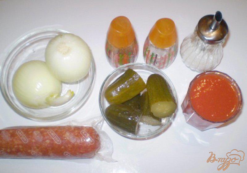 Фото приготовление рецепта: Подливка томатная с жареными огурцами шаг №1