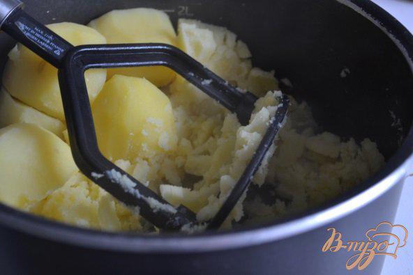 Фото приготовление рецепта: Картофельные биточки с тунцом шаг №1