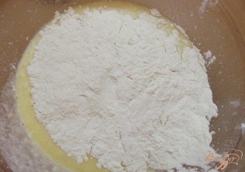Фото приготовление рецепта: Грушевый пирог с белым шоколадом шаг №3