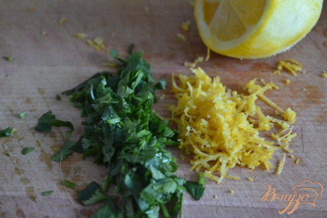 Фото приготовление рецепта: Свекольный салат с авокадо и креветками шаг №4