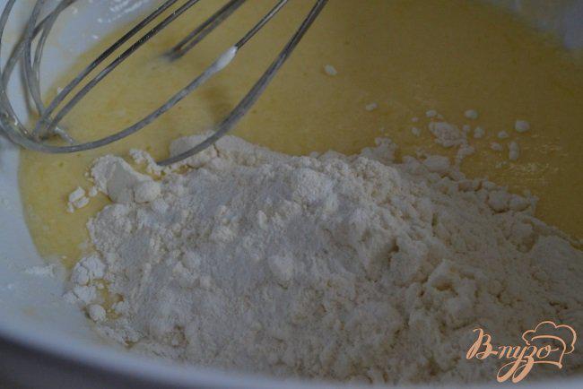 Фото приготовление рецепта: Сырные мини-оладушки с укропом шаг №2