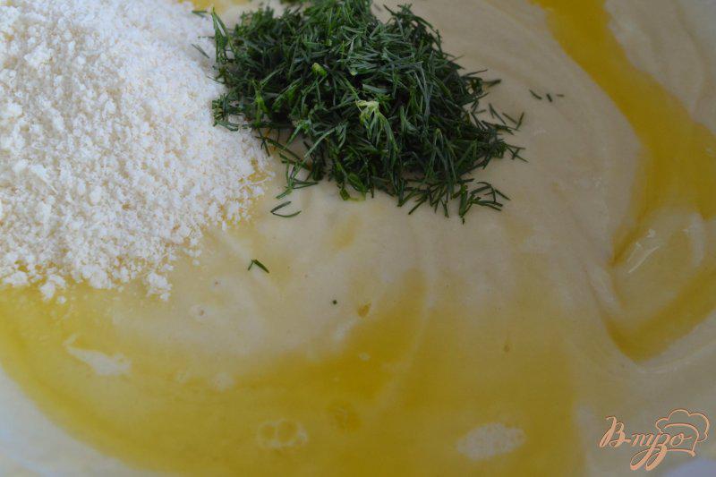 Фото приготовление рецепта: Сырные мини-оладушки с укропом шаг №3