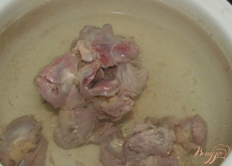 Фото приготовление рецепта: Шпинатовый суп с куриными желудочками шаг №1
