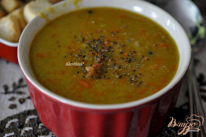Фото приготовление рецепта: Воскресный гороховый суп с ветчиной шаг №4