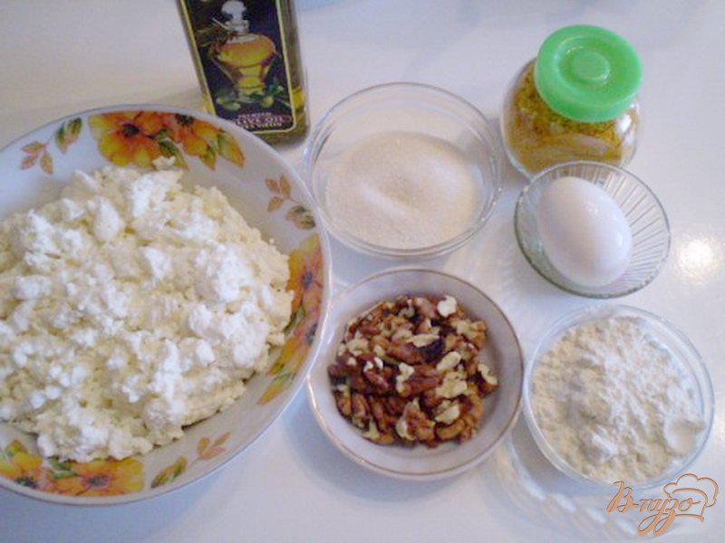 Фото приготовление рецепта: Сырники с грецкими орехами и апельсиновой цедрой шаг №1