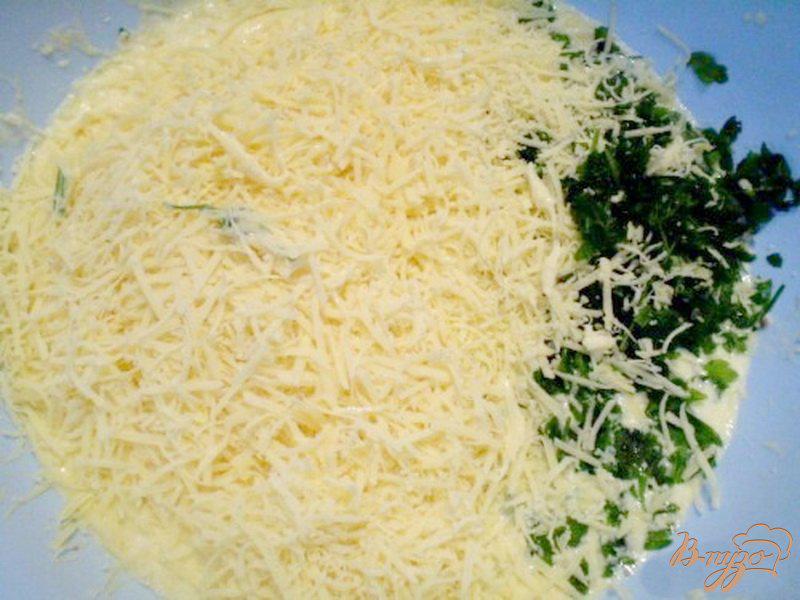 Фото приготовление рецепта: Сырные оладьи на сметане с зеленью шаг №3