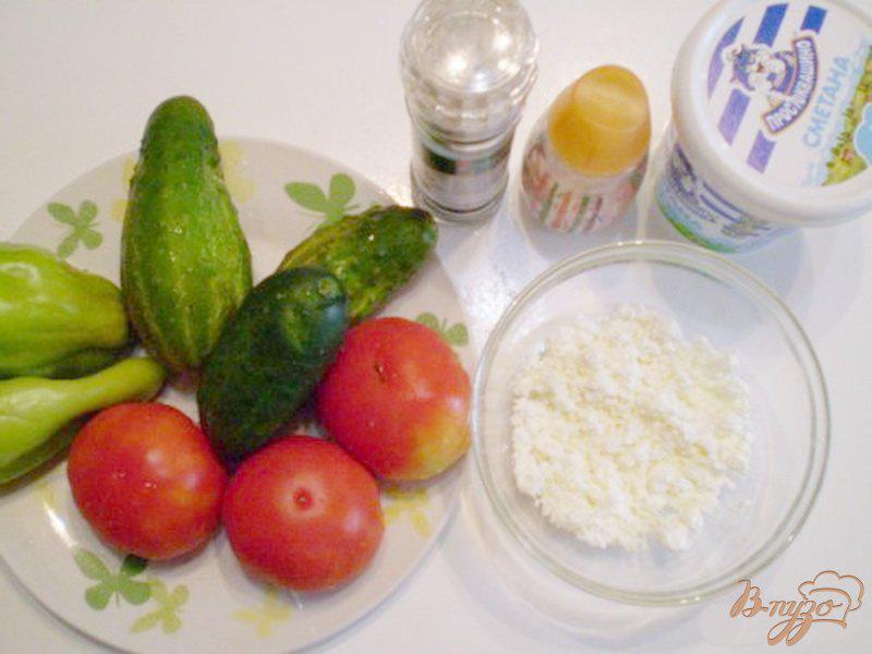 Фото приготовление рецепта: Овощной салат с творожной заправкой шаг №1