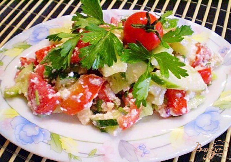 Фото приготовление рецепта: Овощной салат с творожной заправкой шаг №5