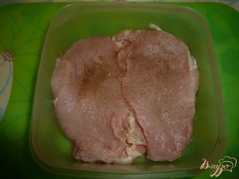Фото приготовление рецепта: Свинина запеченная с яблоками и сыром шаг №2