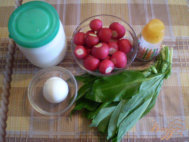 Фото приготовление рецепта: Салат весенний с черемшой шаг №1