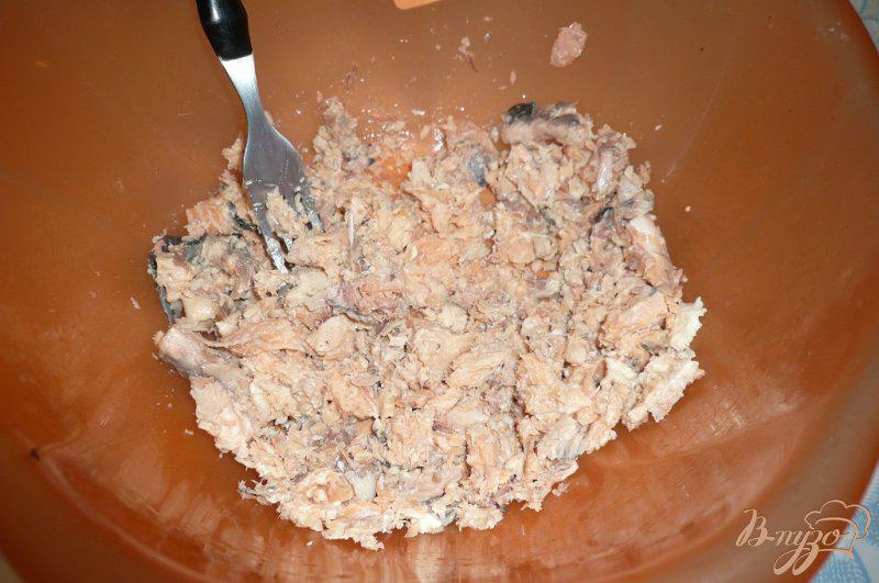 Фото приготовление рецепта: Пирог с консервированной горбушей и рисом шаг №1