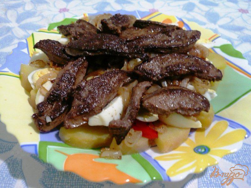 Фото приготовление рецепта: Теплый салат с печенью шаг №9