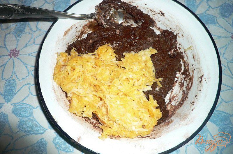 Фото приготовление рецепта: Шоколадный кекс с тыквой шаг №4