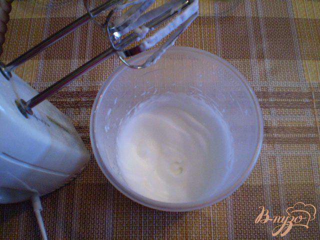 Фото приготовление рецепта: Нежные оладьи на йогурте шаг №2