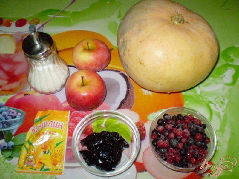 Фото приготовление рецепта: Тыква томленная с ягодами и фруктами шаг №1