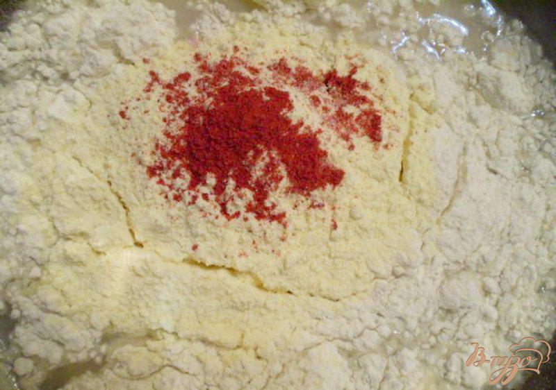 Фото приготовление рецепта: Хлеб на двух видах муки с паприкой и оливковым маслом шаг №2