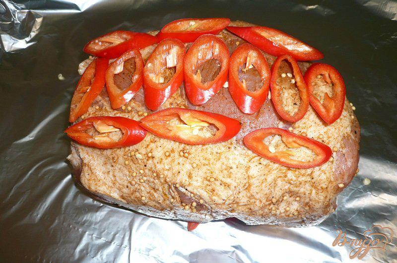Фото приготовление рецепта: Свинина запеченная с болгарским перцем шаг №6