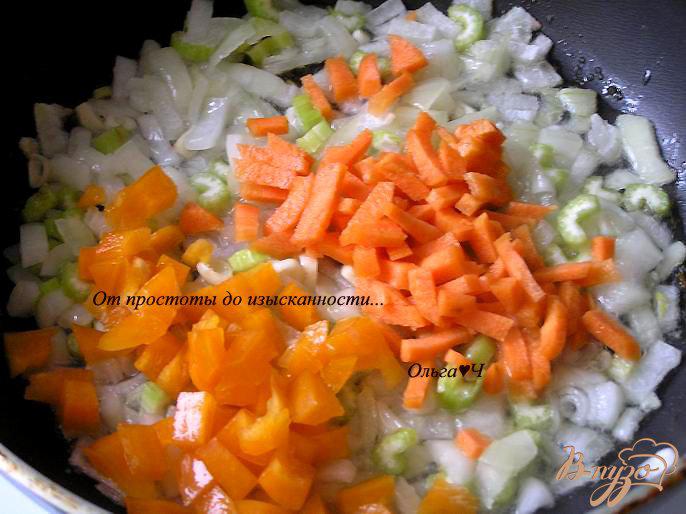 Фото приготовление рецепта: Томатно-гороховый суп шаг №2