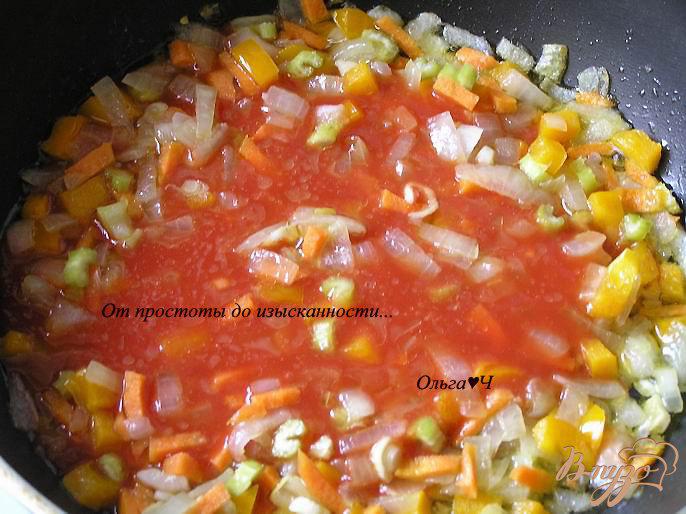 Фото приготовление рецепта: Томатно-гороховый суп шаг №3