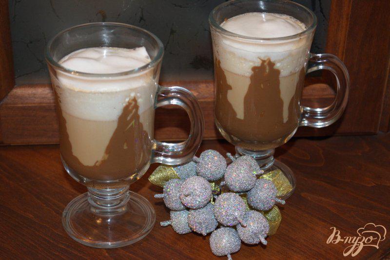 Фото приготовление рецепта: Кофе с ириш кремом и шоколадом шаг №6