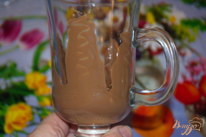 Фото приготовление рецепта: Кофе с ириш кремом и шоколадом шаг №2