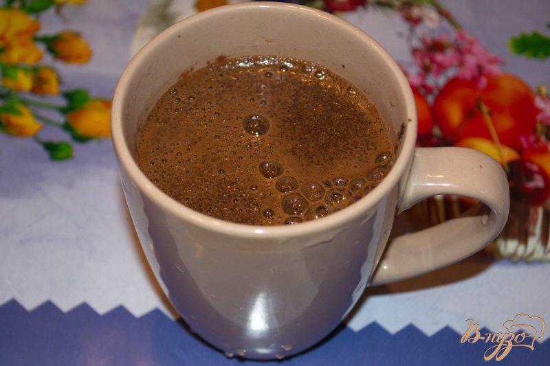 Фото приготовление рецепта: Кофе с ириш кремом и шоколадом шаг №3