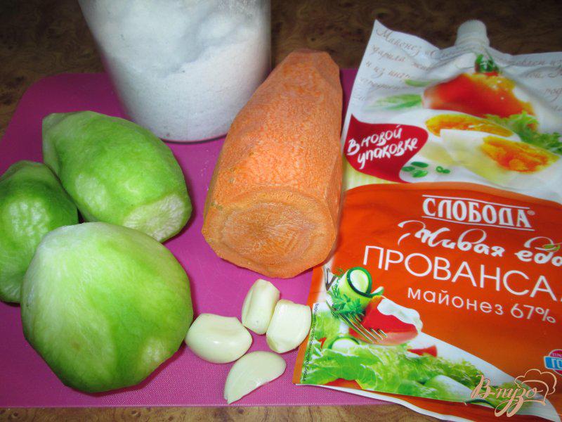 Фото приготовление рецепта: Салат с редькой и яйцом шаг №1