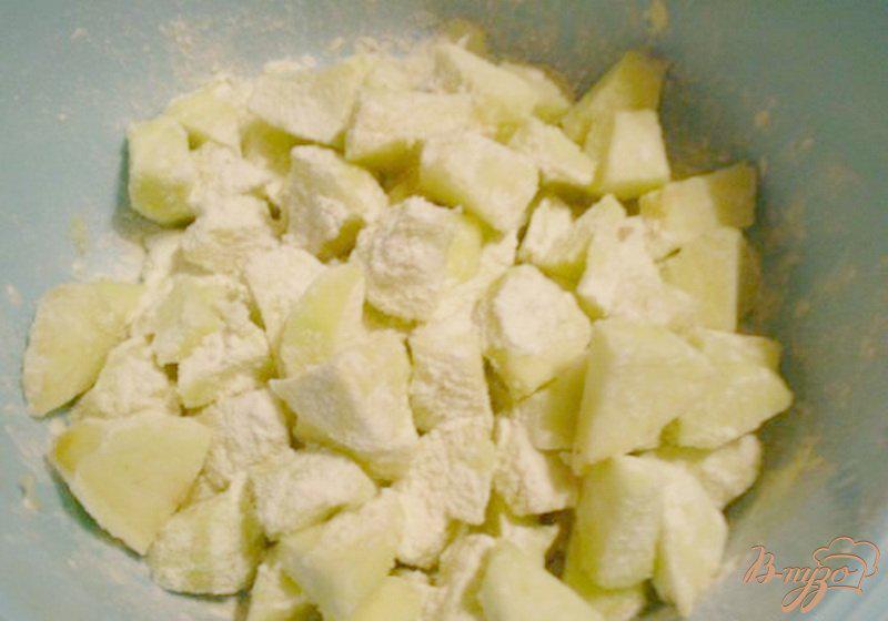 Фото приготовление рецепта: Яблочный пирог на сливках шаг №3