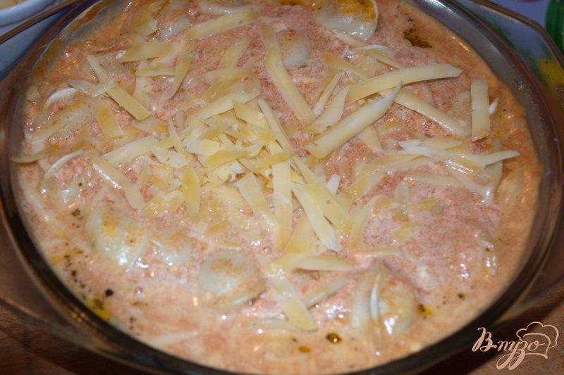 Фото приготовление рецепта: Запеченые пельмени в томатном соусе шаг №5