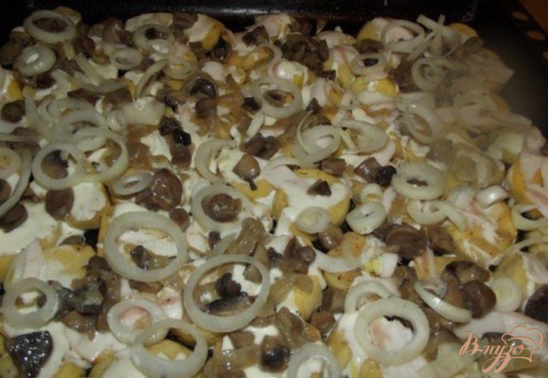Фото приготовление рецепта: Картофель запеченный с грибами шаг №6