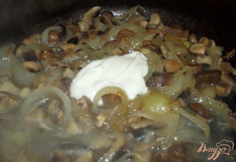 Фото приготовление рецепта: Картофель запеченный с грибами шаг №4