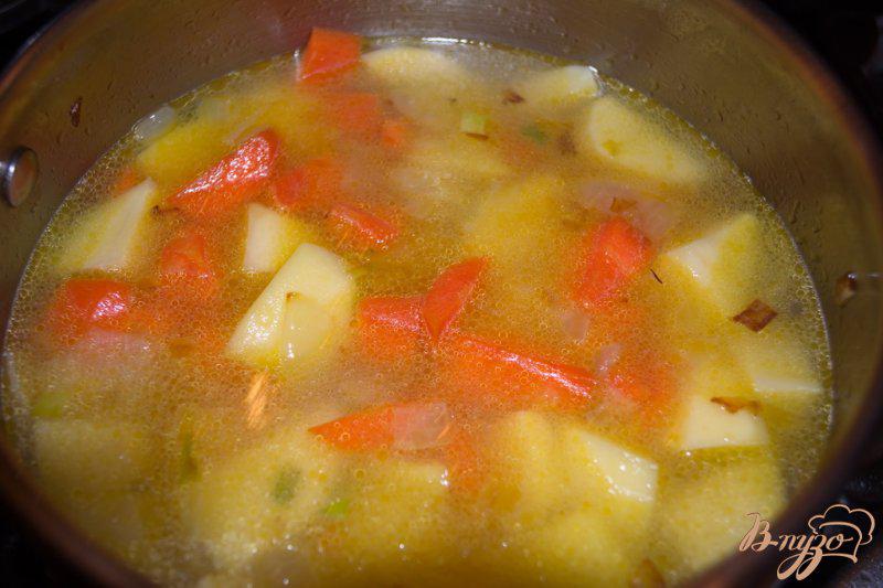 Фото приготовление рецепта: Суп-пюре с брокколи, брюссельской капустой и фрикадельками шаг №5