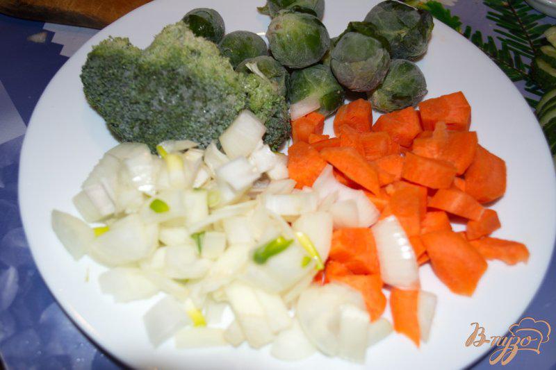 Фото приготовление рецепта: Суп-пюре с брокколи, брюссельской капустой и фрикадельками шаг №1